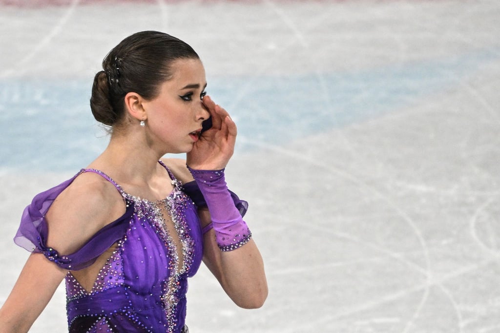 Die damals 15-jährige russische Eiskunstläuferin Kamila Walijewa bei den Olympischen Winterspielen in Peking.