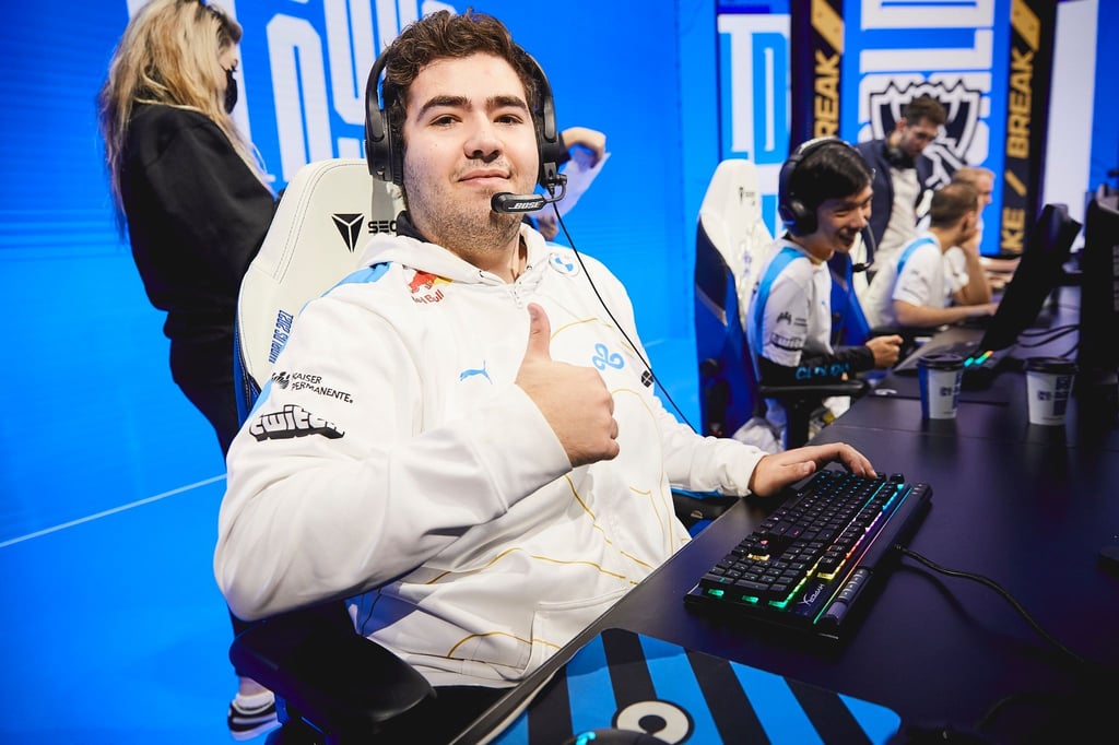 Daumen hoch: Cloud9 um Toplaner Fudge tritt bei den heimischen LoL World Championships als LCS-Meister an.