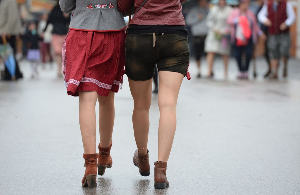 Die wenigsten Besucher werden wohl in ihrer Alltagskleidung kommen. Dirndl und Lederhosen dürften auf den Wiesn den Dresscode bestimmen.