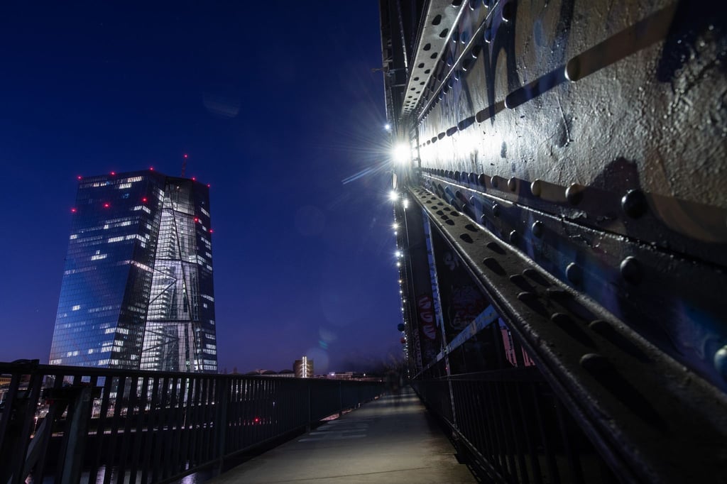Die Europäische Zentralbank in Frankfurt am Main. Eine anhaltende hohe Inflationsrate stellt neben anderen Risiken das Hauptrisiko für die Finanzstabilität im Euroraum dar.