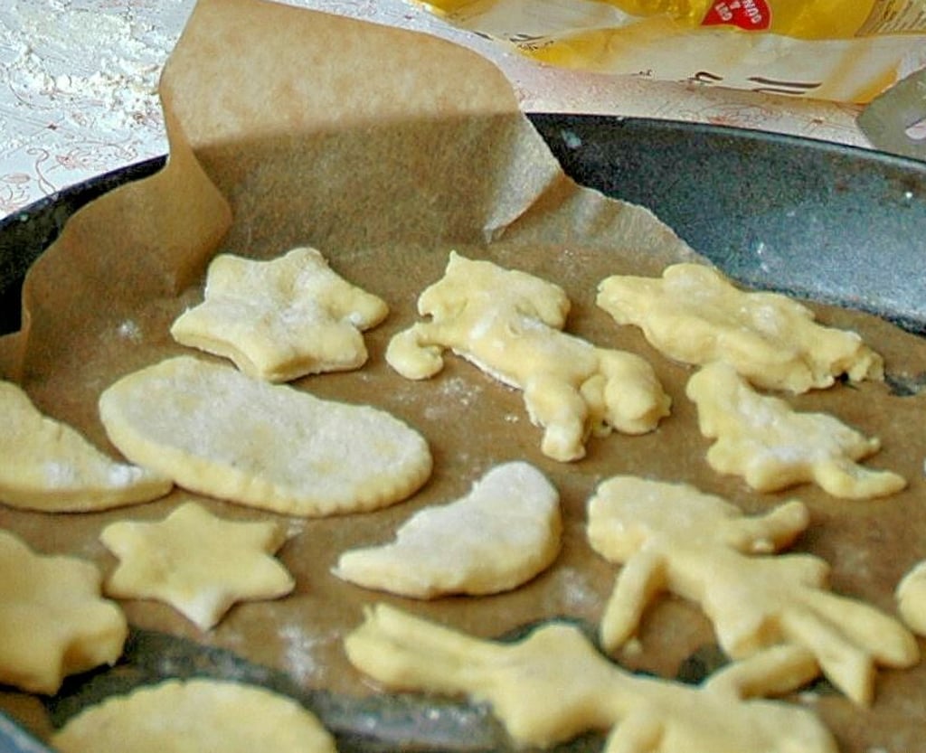 Plätzchenbacken hat jetzt in vielen Familien wieder Hochkonjunktur. Rezepte für Weihnachtsgebäck sind gefragt.