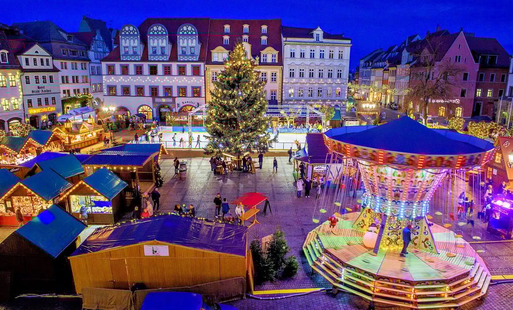 Der Weihnachtsmarkt in Naumburg: Das Kettenkarussell wird auch dieses Jahr bereitstehen, die Eisbahn hingegen nicht.