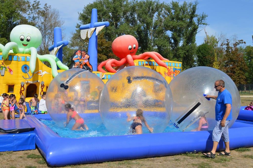 Das Heger-Bad in Calbe ist ein Renner. Hier ein Schnappschuss von einem Neptunfest.