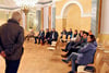 Oberbürgermeister Bernd Hauschild begrüsste die Mitglieder des Sozial- und Kulturausschusses im Spiegelsaal des Schlosses Köthen.