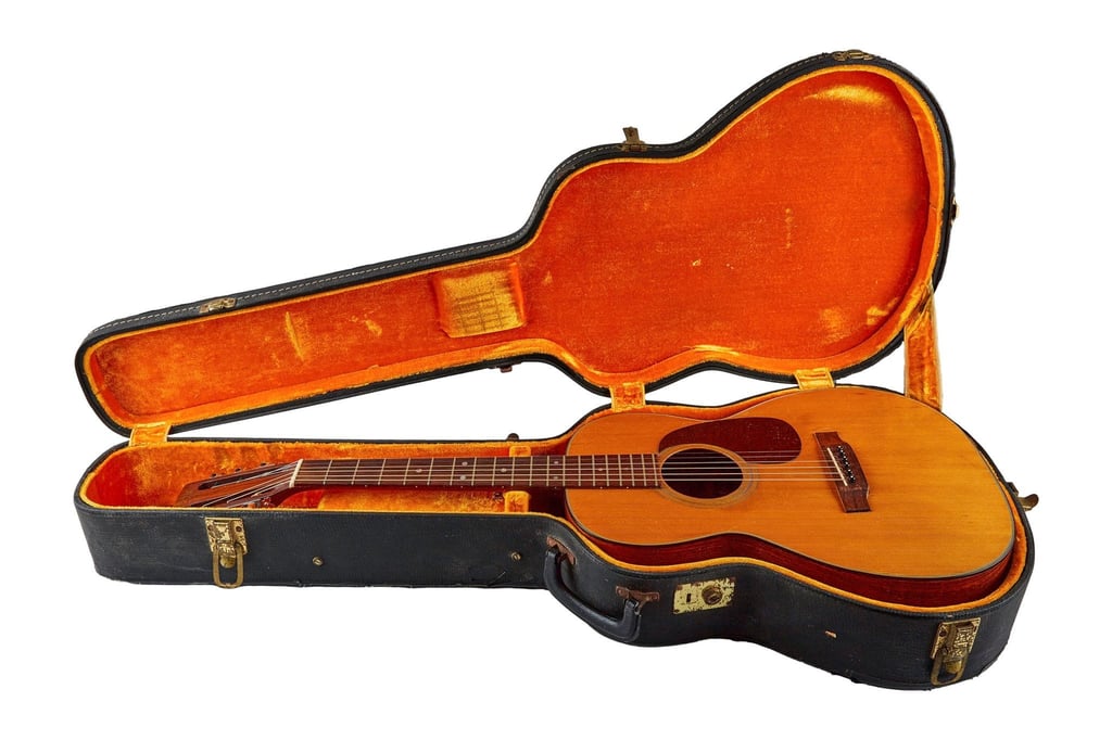Don McLeans Akustikgitarre wurde zu einem stolzen Preis versteigert.