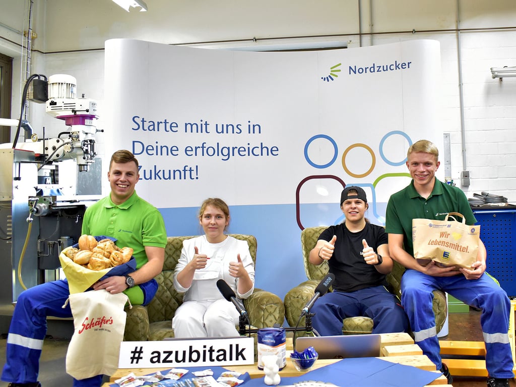 Zuletzt nahmen Isabell Knopf, Azubine bei Schäfers Backwaren, und Philipp Rode, Azubi bei Edeka, beim Azubi-Talk auf den Sesseln der Nordzucker-Azubis Platz.