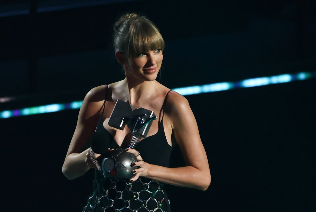 Taylor Swift freut sich über die Auszeichnung in der Kategorie "Best Longform Video" bei der Verleihung der MTV Europe Music Awards im PSD Bank Dome.