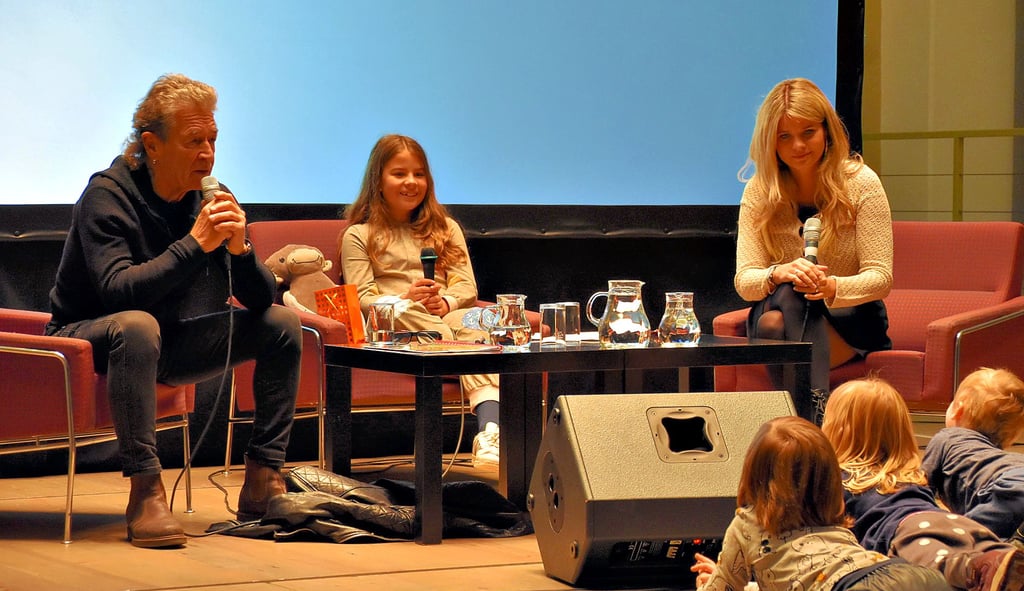Peter Maffay, die zwölfjährige Minnie und Hendrikje Balsmeyer (v.l.) lesen aus dem Kinderbuch „Anouk“.