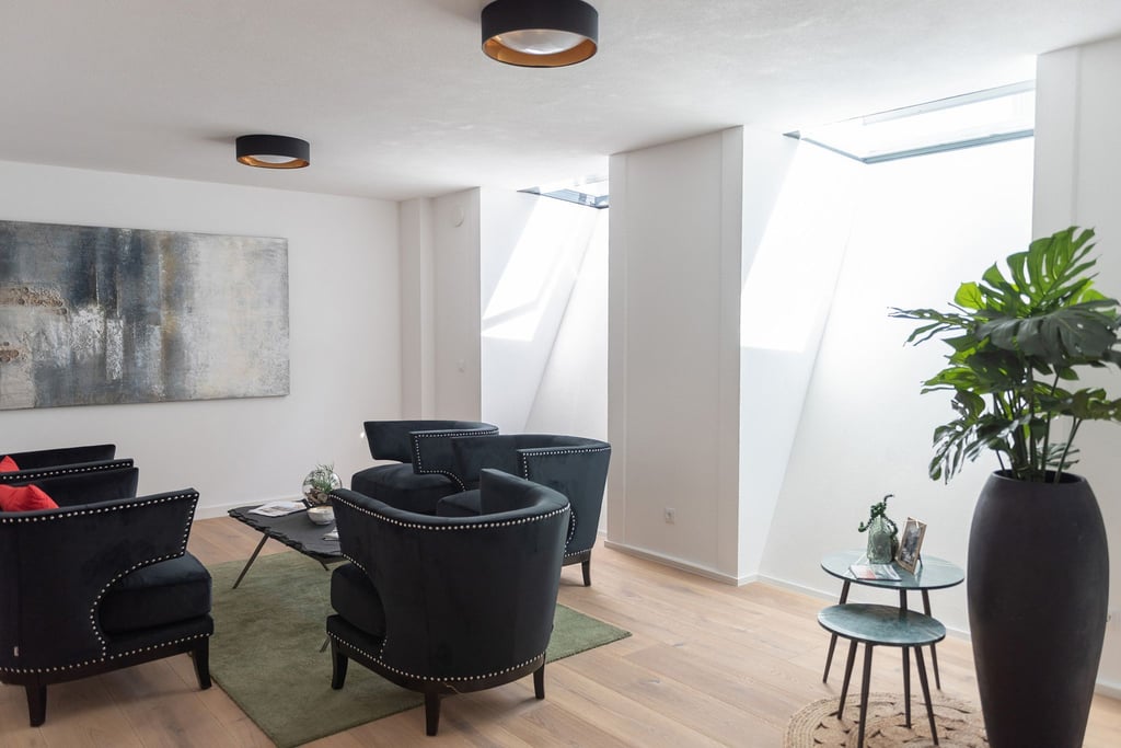 Lichtfluter haben eine schräge Seitenwand und ein Fenster in der Decke.