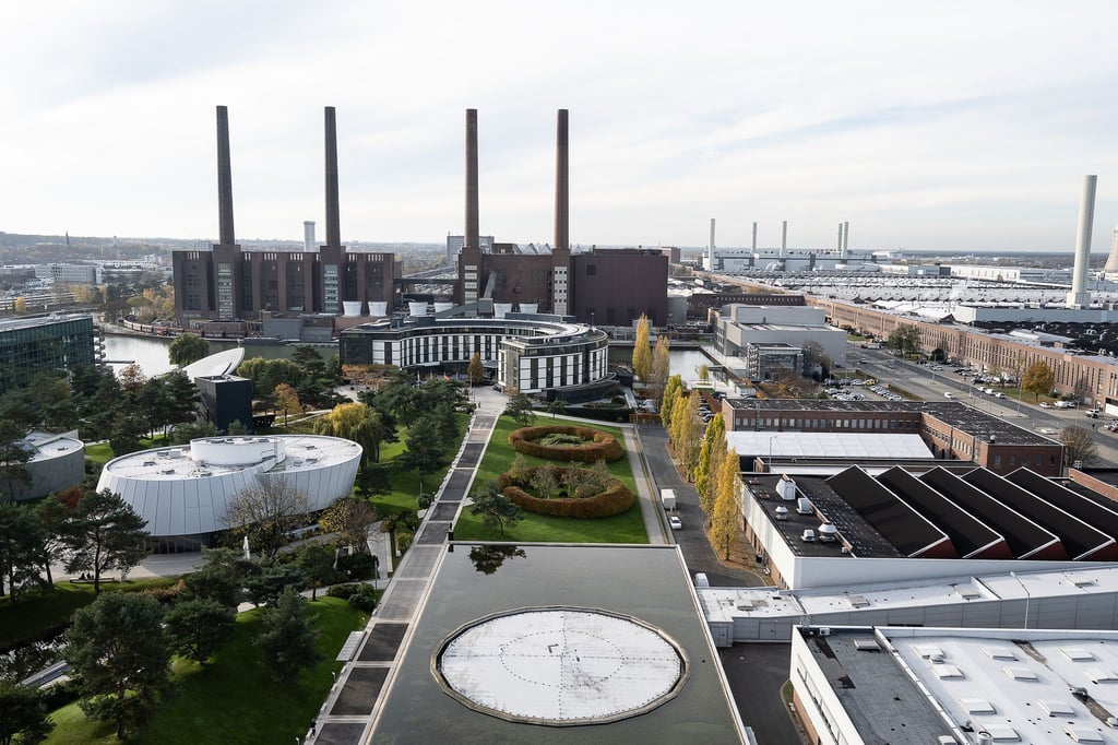 Bei der Fabrik für das künftig zentrale VW-Modell Trinity im Großraum Wolfsburg zeichnet sich bisher ein Standort unmittelbar am Stammwerk ab.
