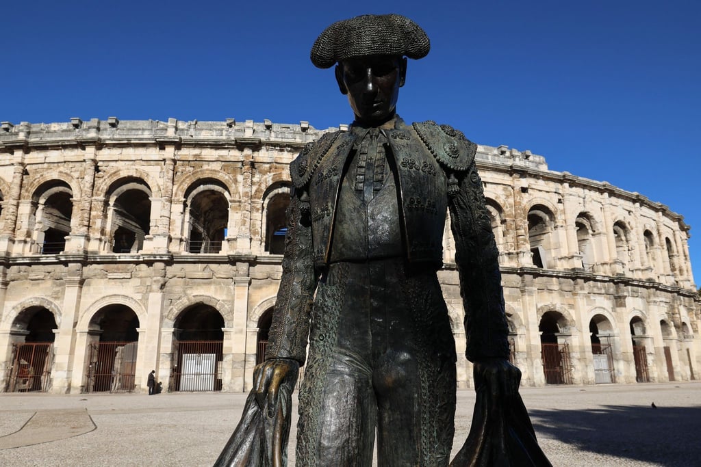 Die Statue des französischen Matadors Christian Montcouquiol, bekannt als „Nimeno II“, vor der Arena in Nîmes.