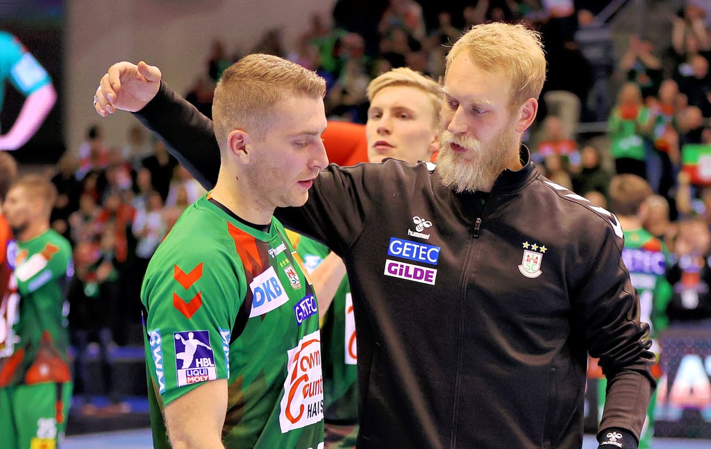 Lukas Mertens (l.) und Matthias Musche steht die Enttäuschung ins Gesicht geschrieben. Ihre Aufholjagd mit dem SCM kam zu spät.