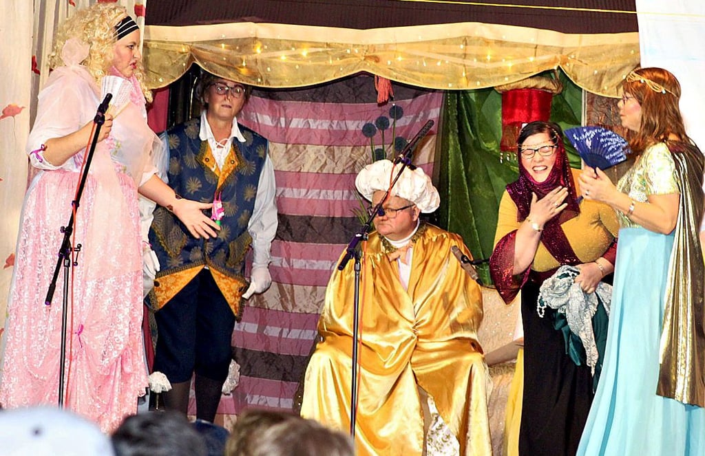 Dem Sultan klingeln die Ohren, wenn seine fast erwachsenen Töchter so gar nicht das machen, was dem Vater vorschwebt.