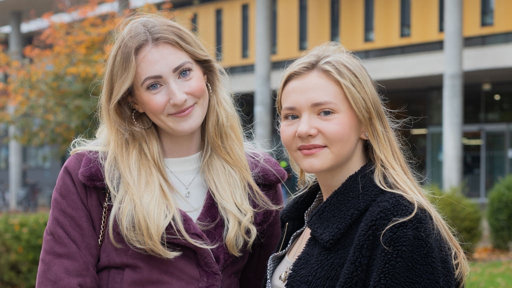 „Buddy“ Anna Genkin (links) mit Neustudentin Nadezhda Karklina.