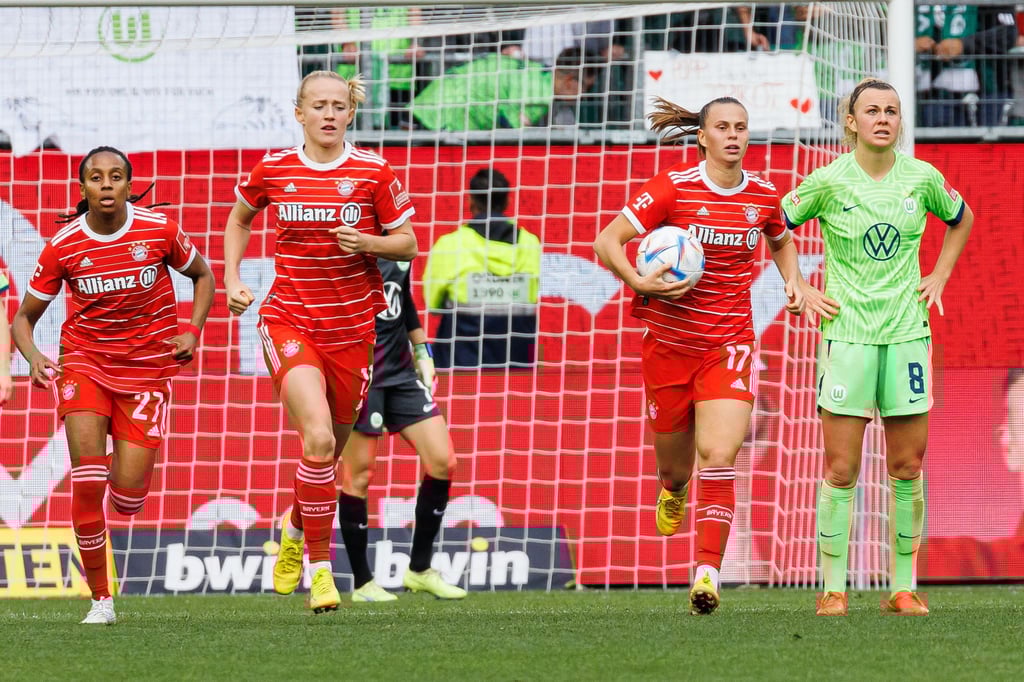 Die Fußball-Bundesliga der Frauen zieht die Fans an.