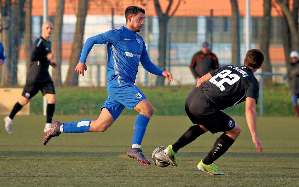 Gleich bei seinem Debüt in Schuss- und Torlaune: FCM-Neuzugang Firas Romdhane (l./gegen Alexandros Spyridonidis).