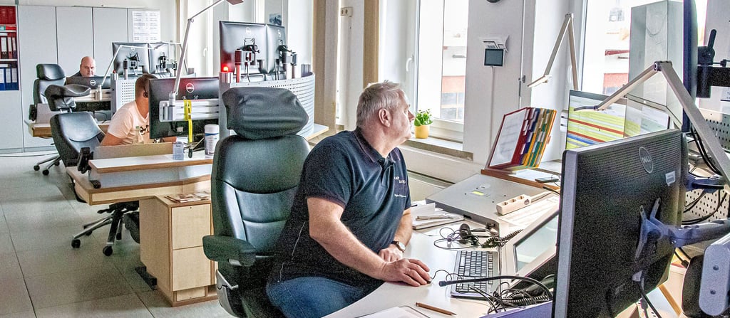 Blick in die Leitstelle für Rettungsdienst und Feuerwehr des Landkreises Wittenberg