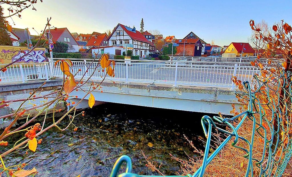 Totgesagte leben länger – auf die Kruskabrücke in Wernigerode trifft das zu. Sie sollte schon vor einem Jahr abgerissen werden. Ivonne Sielaff