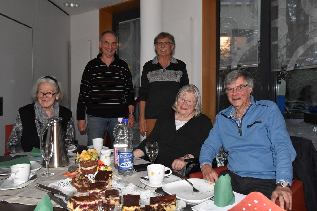 In gemütlicher Runde – bei Kaffee und Kuchen – trifft sich die Selbsthilfegruppe für pflegende Angehörige einmal im Monat in Magdeburg-Sudenburg.