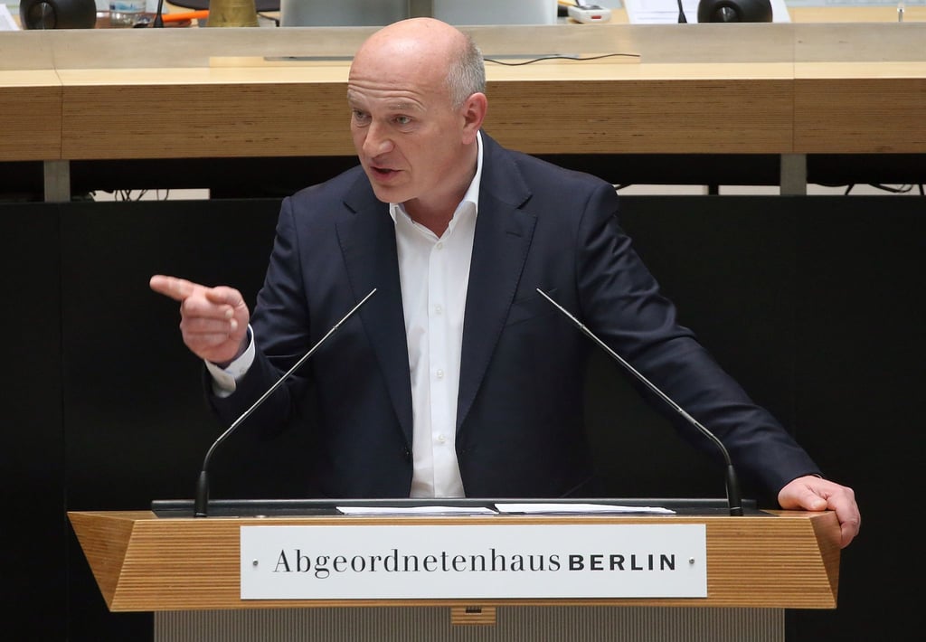 Kai Wegner, CDU-Fraktionsvorsitzender und CDU-Landesvorsitzender, spricht während der Plenarsitzung.