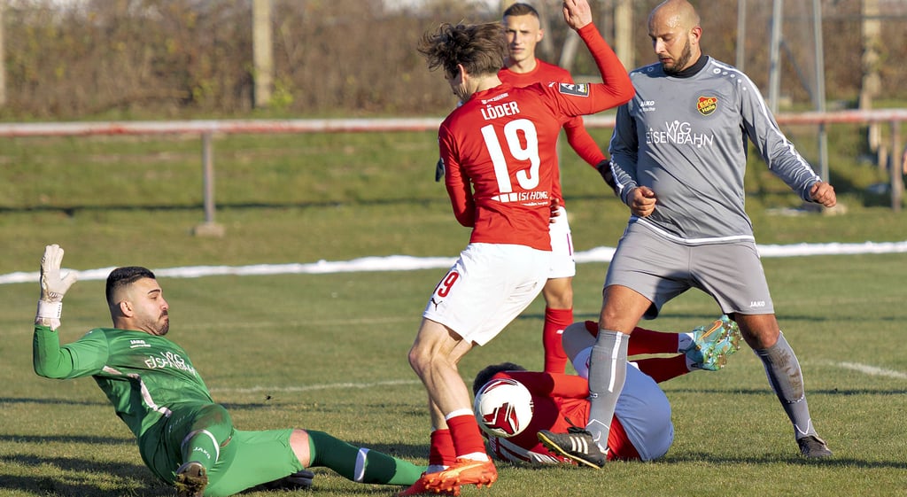 Auch Elias Löder scheitert am großartigen Lok-Keeper Ali Abdulrahman.