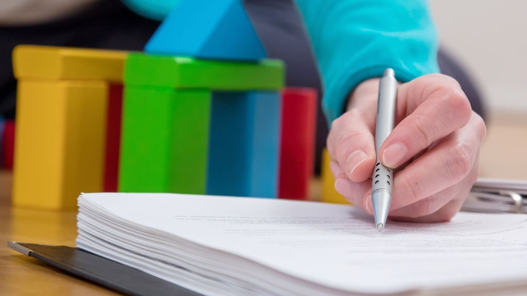 Nachrechnen lohnt sich: Wer bei seinem Bausparvertrag in der Ansparphase Gebühren bezahlt hat, kann diese zurückfordern.