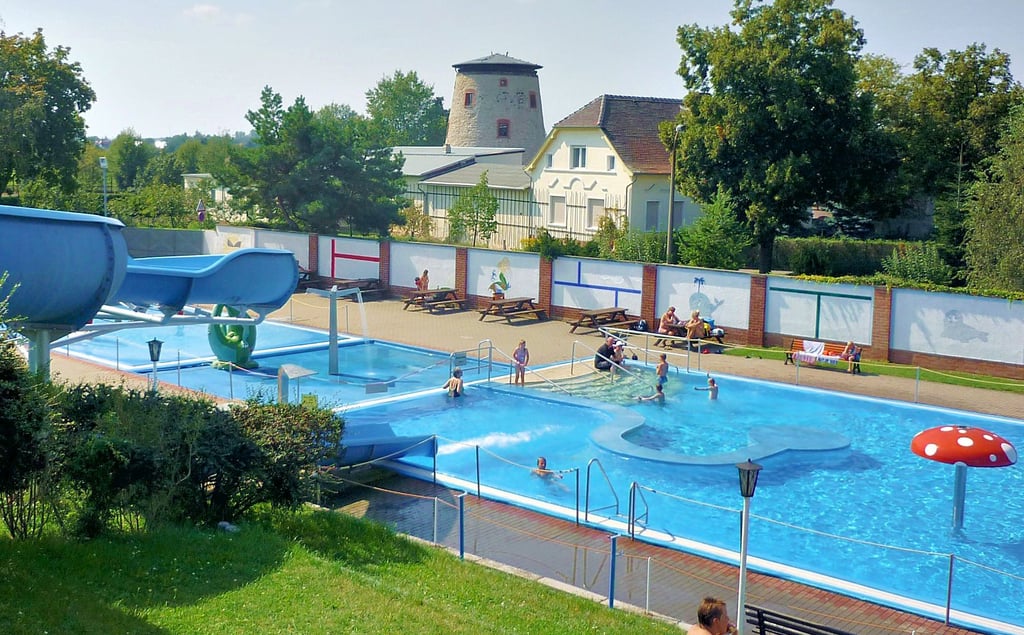 Wann Schönebeck sein Freibad zurückbekommt, ist weiterhin offen. Wegen gestiegener Kosten musste der ursprüngliche Plan angepasst werden.