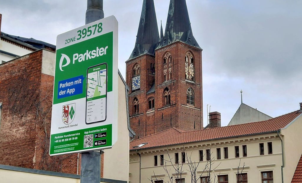 Ein Parkster-Schild mit Zonennummer: Diese Nummern können für ein digitale Parkticket in die Parkster-App eingegeben werden.