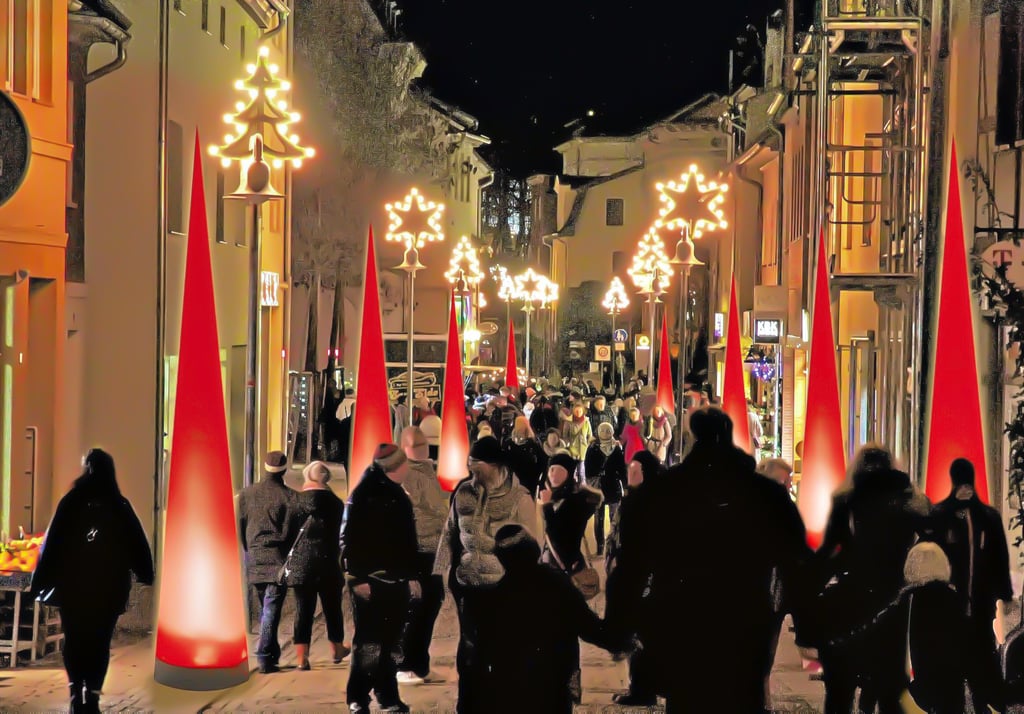 Dichtes Menschengewimmel in der Sangerhäuser Innenstadt – so soll beim Advent in den Rosenhöfen in diesem Jahr wieder aussehen.