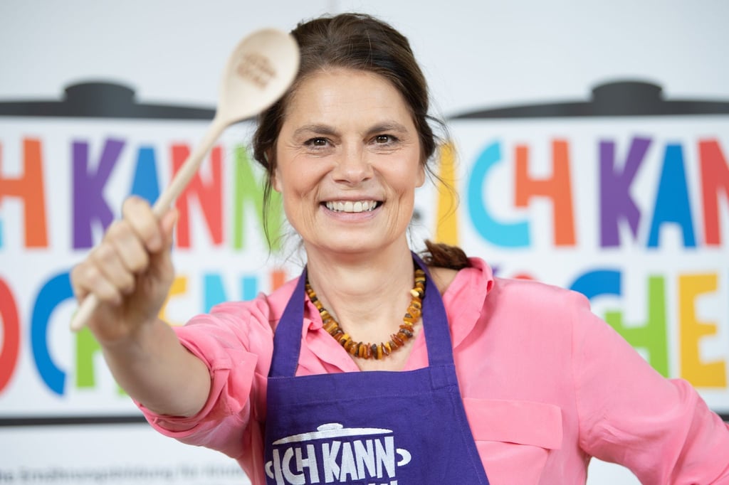 Gemeinsam mit der Barmer Krankenkasse hat Sarah Wiener über ihre Stiftung die Initiative „Ich kann kochen!“ gegründet.