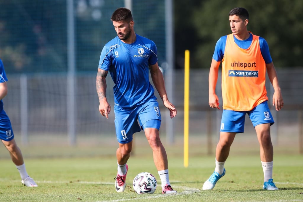 Kai Brünker (l.) neben Firas Romdhane. Die Mittelfstürmer vom 1. FC Magdeburg.