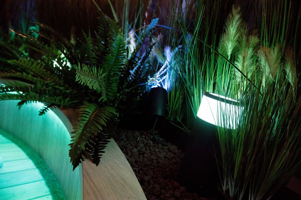 Licht im Garten wirkt sich auch auf die Tiere dort aus, etwa Insekten oder Vögel. Für sie wird durch das Licht die Nacht zum Tag, wodurch sie sich anders verhalten.