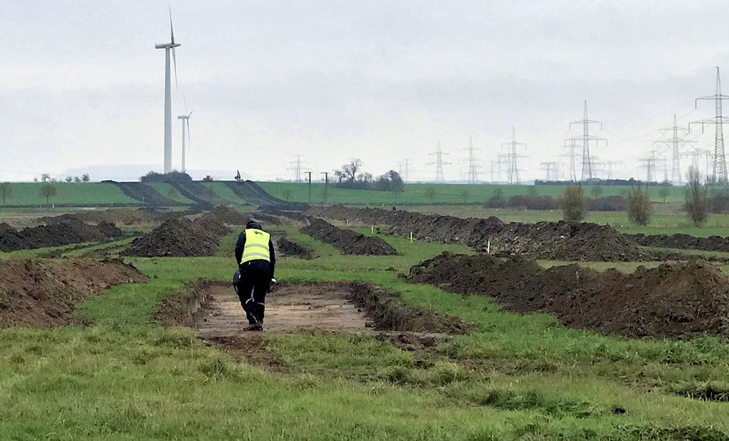Schon jetzt ist die Trassenführung der A14-Nordverlängerung zwischen Meitzendorf und Wolmirstedt zu erkennen. Bei Samswegen haben nun Archäologen mit ihrer Arbeit begonnen.