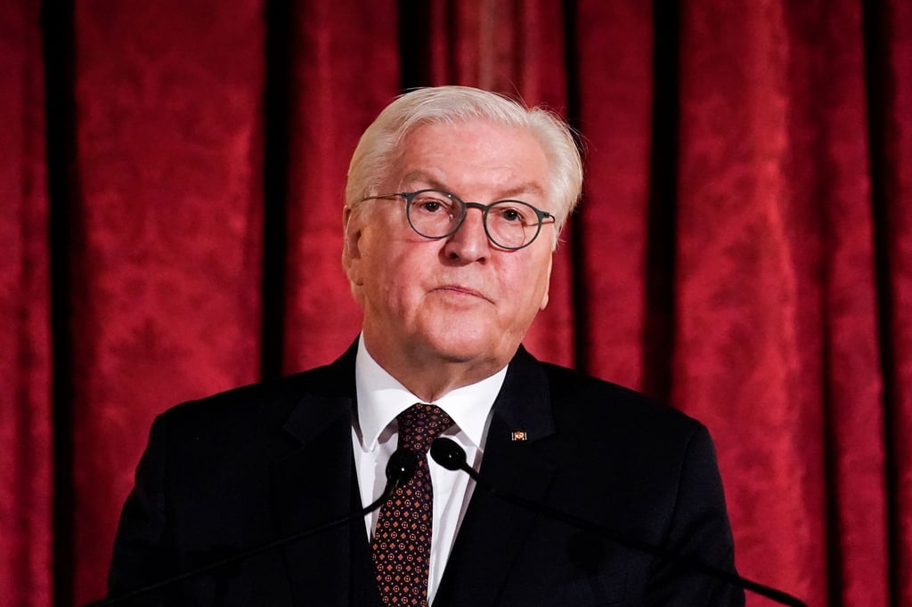 Bundespräsident Frank-Walter Steinmeier zeigt sich von Schüssen auf das frühere Rabbinerhaus an der Alten Synagoge in Essen erschüttert.