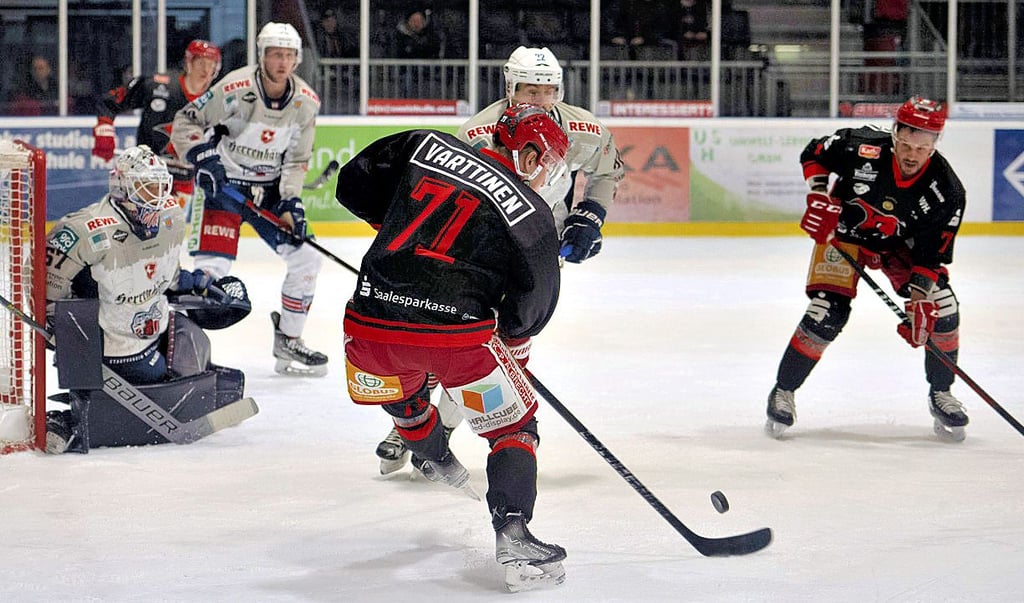 Matias Varttinen (v.) traf gegen Hannover im Powerplay zum 2:0.