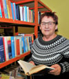 Bärbel Wiebach in der Bibliothek Wallhausen freut sich auf neue Leser.