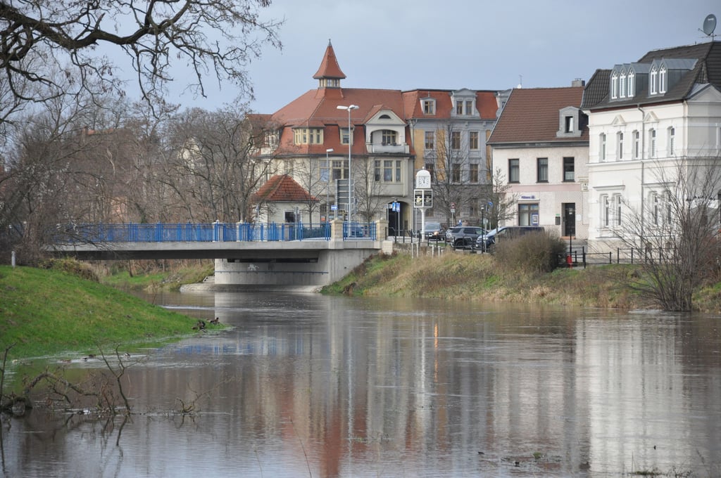 Die Bode in Staßfurt ist durch Einleitungen stark belastet.