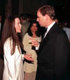 Prince Andrew im Gespäch mit seiner Ex-Freundin bei einem Empfang in London (1998).