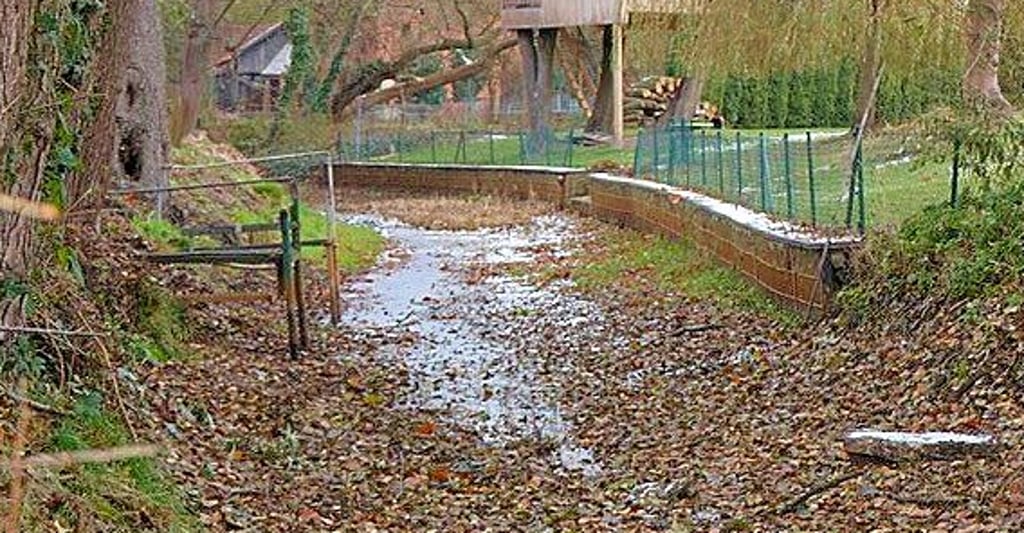 Im Mützeler Mühlengraben ist kein Wasser.