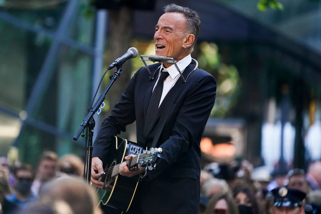 Bruce Springsteen hat mit seinem neuen Album die Spitze der deutschen Charts erobert.