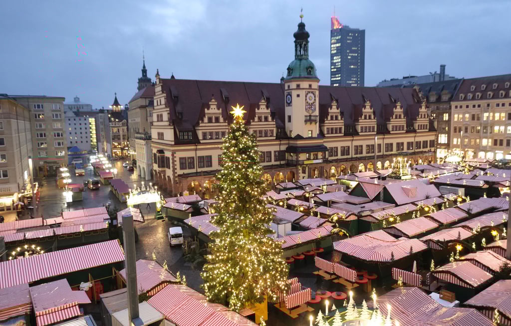 Weihnachtsmarkt in Leipzig auf dem Marktplatz