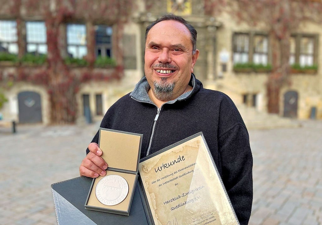 Olaf Eiding vom Harzklub-Zweigverein Quedlinburg ist für sein Engagement vor Kurzem mit dem Ehrenamtstaler der Stadt ausgezeichnet worden.