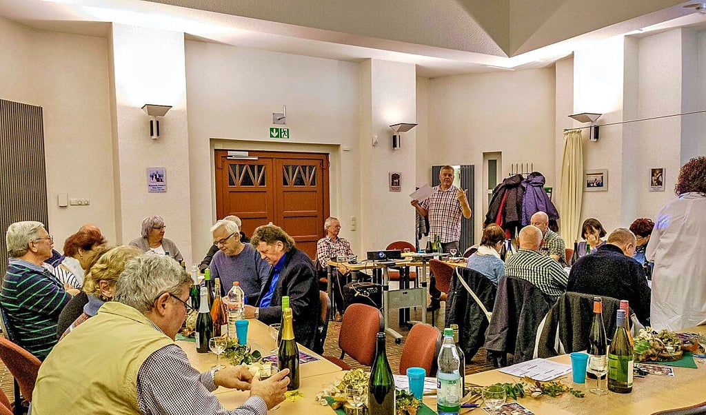 Die Gräfenhainichener Kulturbande lud zur Weinverkostung. Mit 34 Sorten war die Auswahl so groß wie nie.