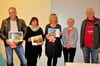 Torsten Görges, Karina Schmidt und Simone Schmidt (von links) wurden für ihre Einsendungen zum Fotowettbewerb mit Gutscheinen prämiert. Steffi Trittel und Jörg Stern gratulierten. 