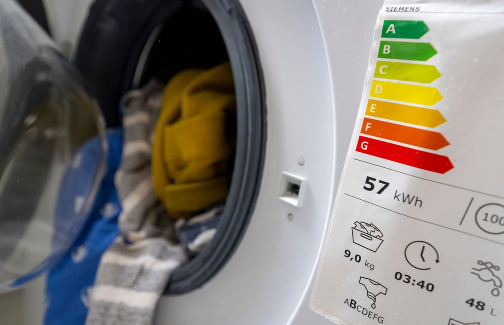 Seit Beginn des Ukraine-Krieges sind die Preise für Energie enorm gestiegen. Doch was kostet es die Waschmaschine anzuschalten oder die Haare zu föhnen? Die Verbraucherzentrale gibt Auskunft.