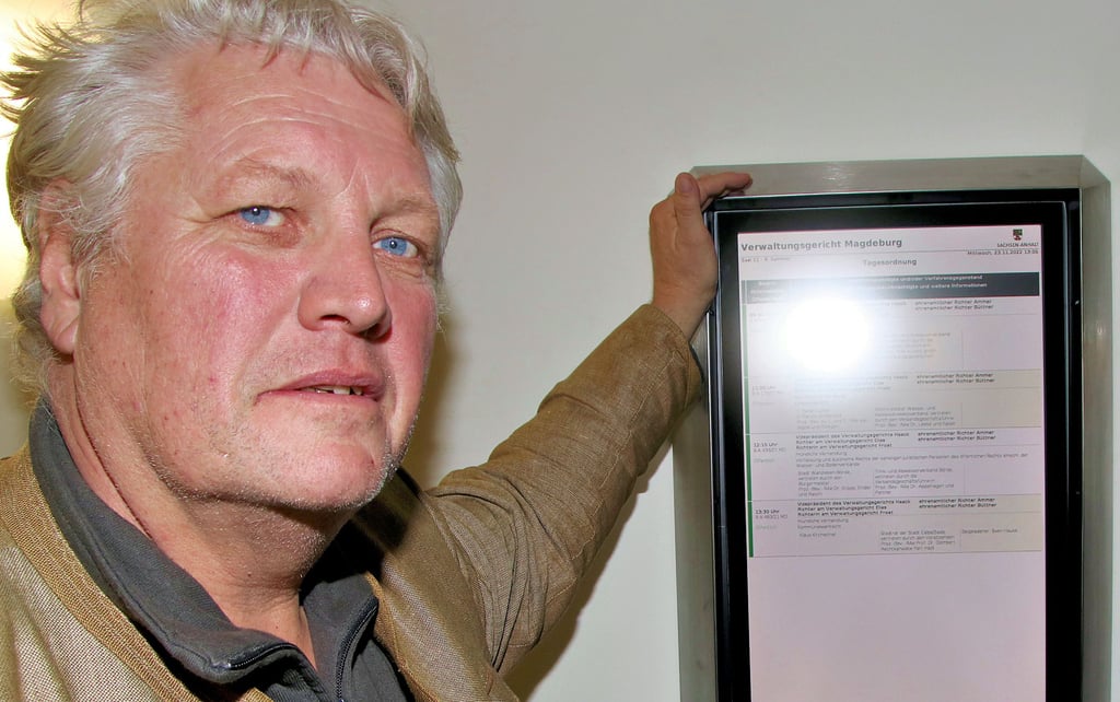 Klaus Kirchleitnerreiste gestern im Verwaltungsgericht Magdeburg, in dem seine Klage gegen das Ergebnis der Calbenser Bürgermeisterwahl vom 6. Juni 2021 verhandelt wurde.
