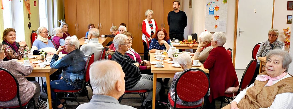 Etliche Senioren nahmen in der Begegnungsstätte der Volkssolidarität in Havelberg an der Gesprächsrunde mit Bürgermeister Mathias Bölt teil, sie stellten Fragen, unterbreiteten Vorschläge.