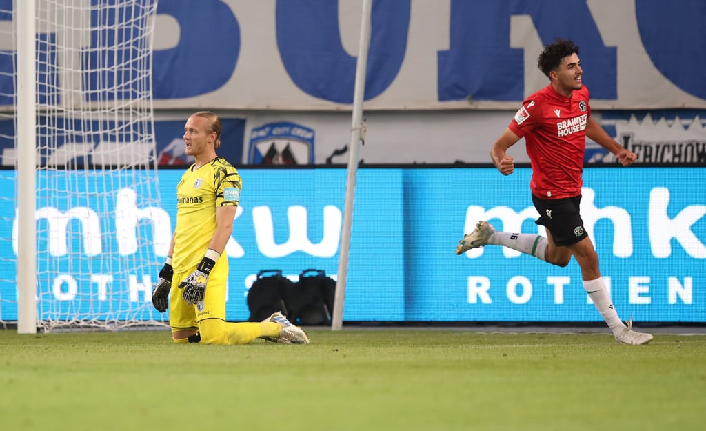 Dominik Reimann fing sich in der Hinrunde 31 Gegentore, vier davon alleine gegen Hannover – ein frustrierender Abend für den Keeper (Foto).