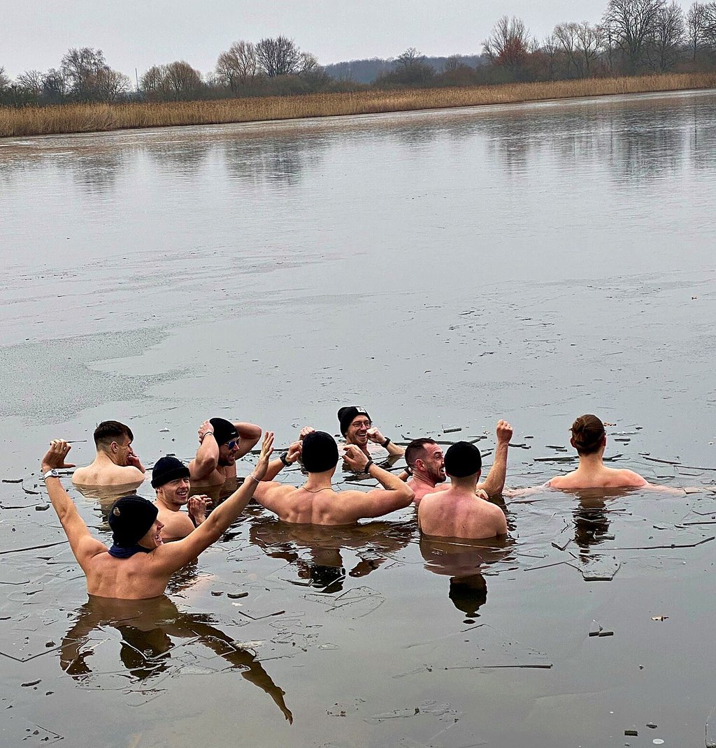 Im Kühnauer See beginnt kommenden Sonntag die Spendenaktion „Frieren für den guten Zweck“.