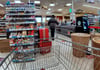 Die Mitarbeiterin des Dessauer Supermarktes sah, wie ein Mann die Kassenschublade öffnete.